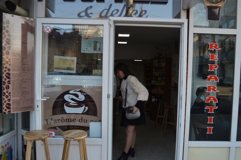 Promoţii la coffe shop-urile L’Arome du Café din Târgovişte. Oranjada, Chocolate Flavours şi Latte Fresh Mint la preţuri speciale