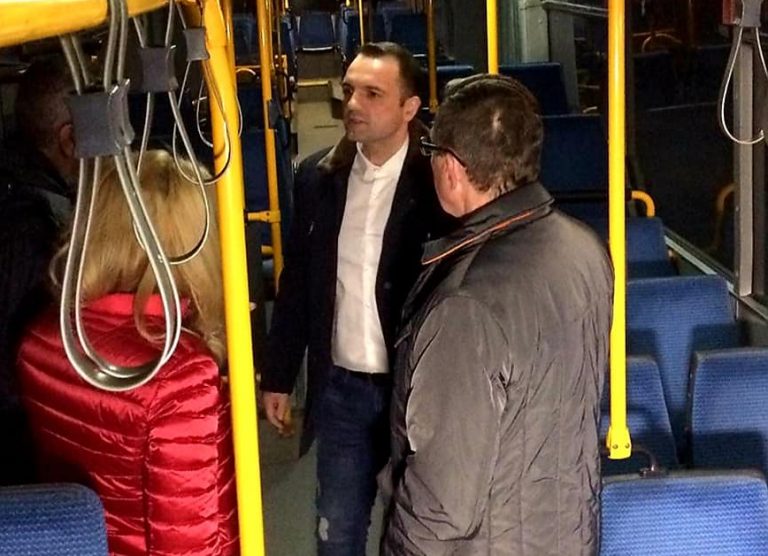 Transportul public de la Târgoviște, preluat de municipalitate. Cu noaptea-n cap, primarul a verificat personal startul operatorului