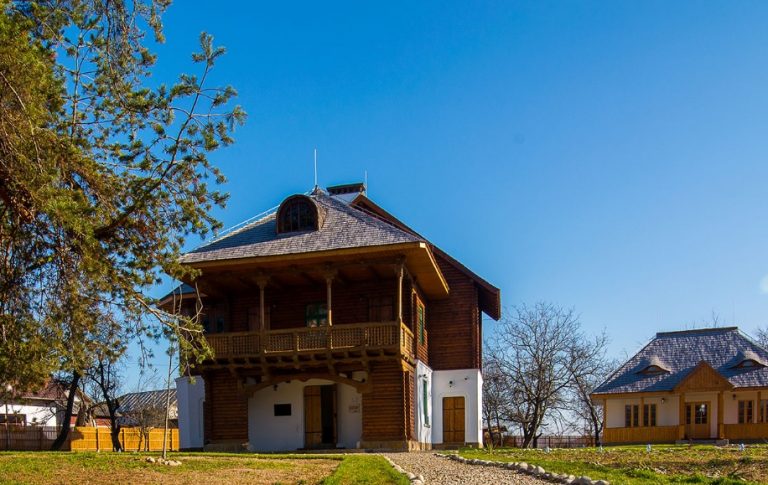 Dâmbovița marchează Anul omagial al satului. Săptămâna Porților Deschise la Casa atelier gravor „Gabriel Popescu” din Vulcana Pandele