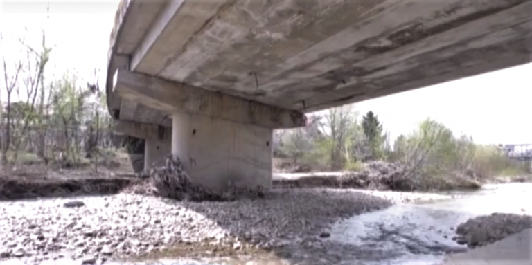 Sfârșit crunt pentru un muncitor de 56 de ani! A murit după ce a căzut de pe un pod pe care îl repara