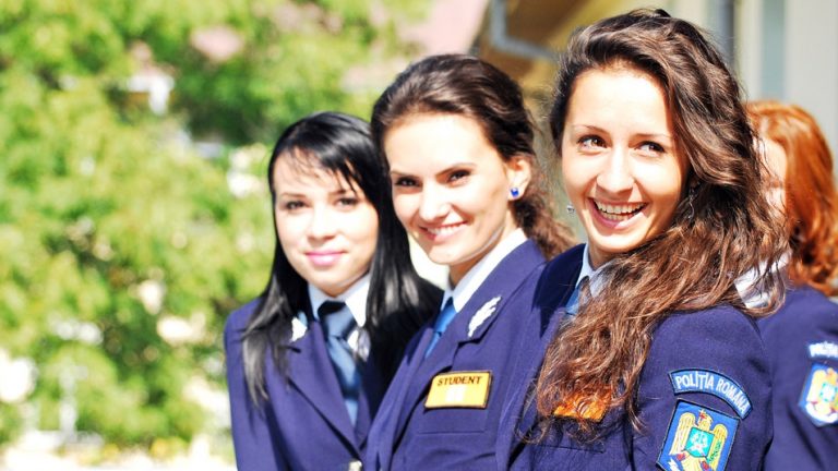 Sute de locuri la Academia de Poliţie. Până când se pot depune cererile de înscriere