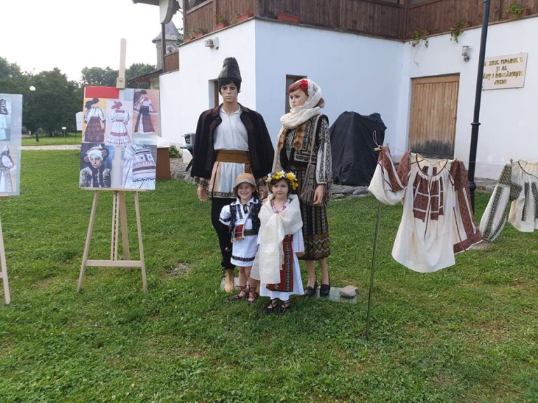 Dâmbovița sărbătorește Ziua Universală a iei. Cine poartă ie sâmbătă și duminică intră gratis la muzee