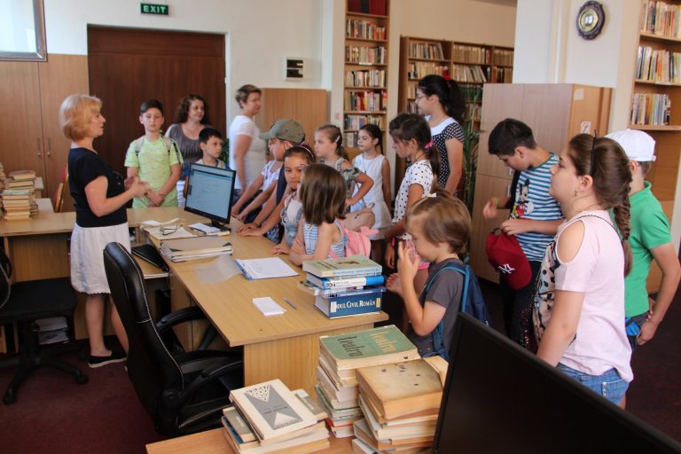 TÂRGOVIŞTE: A început Programul ”Vacanță la bibliotecă”, ediția a XI-a