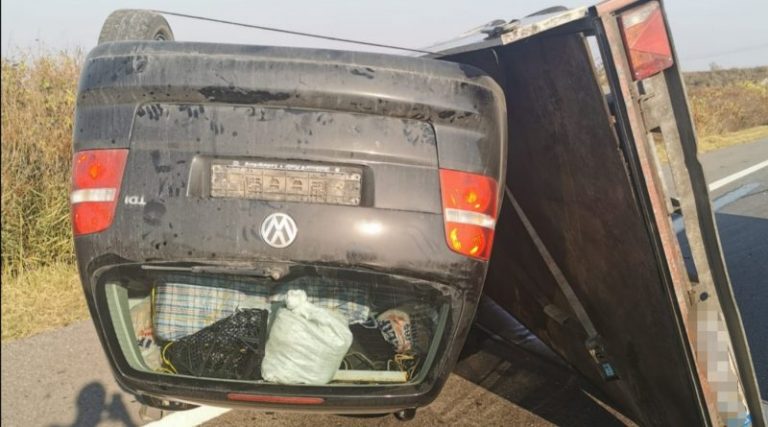 Accident puternic pe A1, în dreptul localității Uliești! Au fost implicate un autoturism și autoutilitară