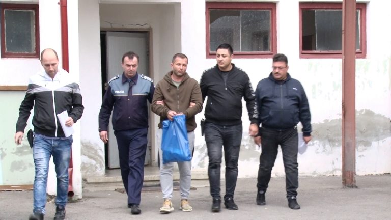 Bărbatul de 44 de ani, din Pucioasa, acuzat că a întreținut relații sexuale cu o minoră a fost arestat preventiv