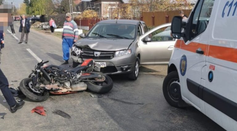 Motociclist rănit grav la Găești. A fost izbit în plin de un autoturism