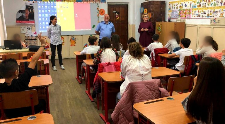 ”19 zile de prevenire a abuzurilor şi violenţei asupra copiilor”, campanie desfășurată și în Dâmbovița