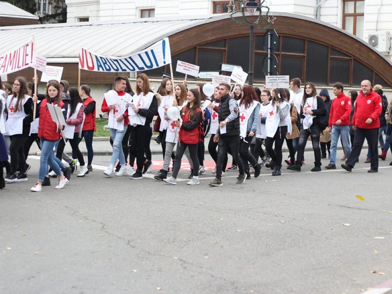 Marș pe străzile Târgoviștei împotriva violenței domestice