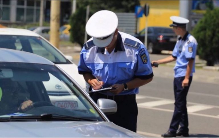 Târgoviștean prins la volan cu permis de conducere fals. Polițiștii au întocmit dosar penal pe numele acestuia