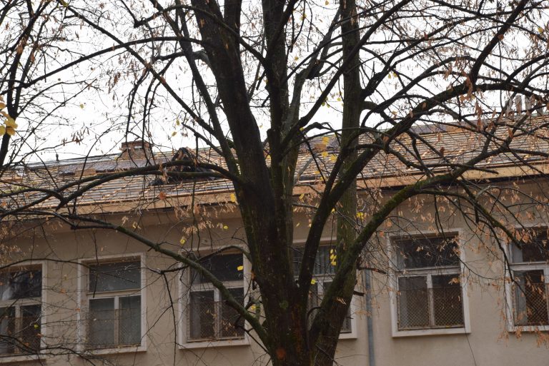 La Secția de Recuperare Neuromotorie Copii Gura Ocniței se înlocuiește acoperișul