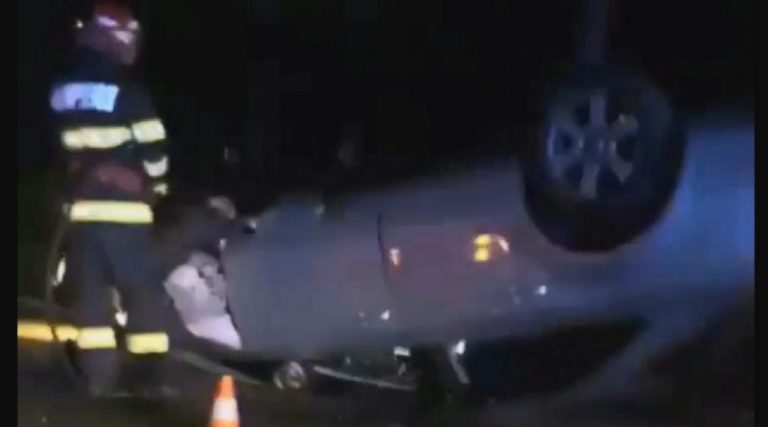 Noaptea de Crăciun a fost de coșmar pentru o tânără de 18 ani din Dâmbovița. Mașina cu care se deplasa s-a răsturnat
