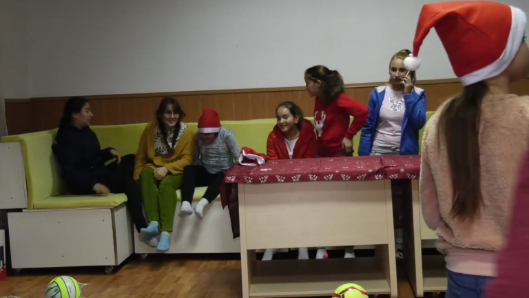 Casa speranței și a bucuriei de la Găești, un altfel de ”cadou” pe final de an. 25 de copii, ajutați să progreseze