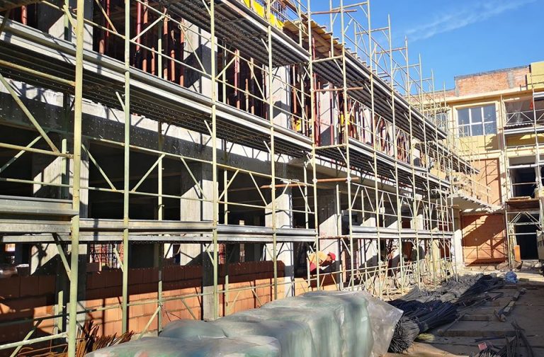 La Școala ”Mihai Viteazul” din Târgoviște, modernizări fără precedent pe bani europeni. Investiția este în grafic, când se vor întoarce copiii în noua școală