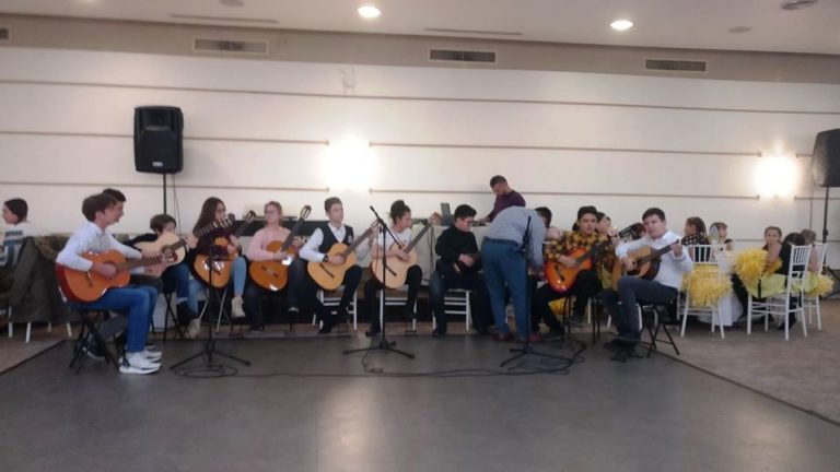 Moș Nicolae a ajuns și la copiii de la DGASPC Dâmbovița