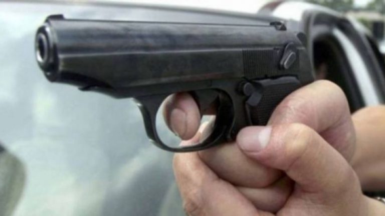 Urmărire ca în filmele de acțiune în apropiere de Târgoviște! Polițistii au tras focuri de armă după ce un șofer nu a oprit