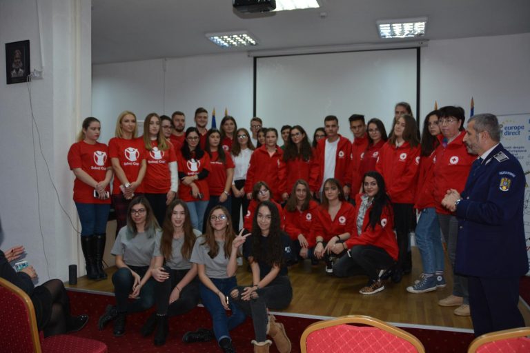 Ziua internațională a voluntarilor a fost celebrată și la Târgoviște. Tema aleasă în acest an a fost “Esența schimbării în tine. Fii voluntar!”