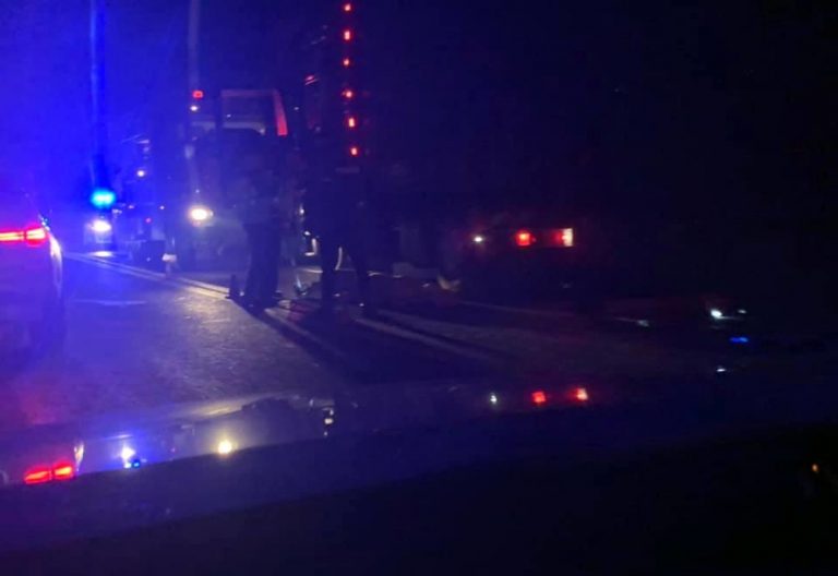 Lacrimi și durere la Bucșani! Bărbatul prins de roțile propriului TIR, pe drumul dintre Oradea și Cluj, a fost condus pe ultimul drum