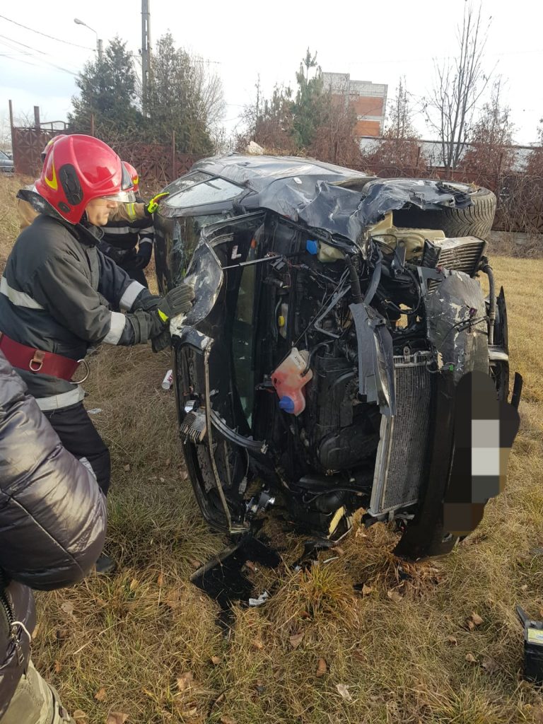 Accident rutier pe centura municipiului Târgoviște. Au fost implicate un autoturism și o mașină școală