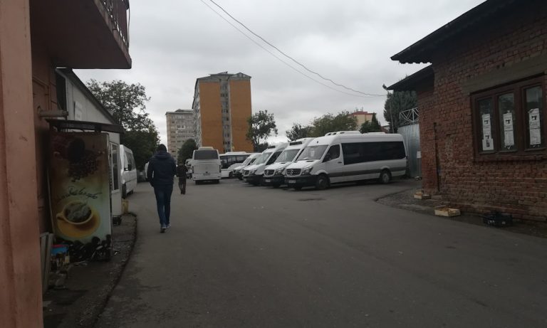 Probleme mari cu transportul public în localitatea Glodeni! Operatorul care are licență pentru acel traseu nu mai respectă contractul