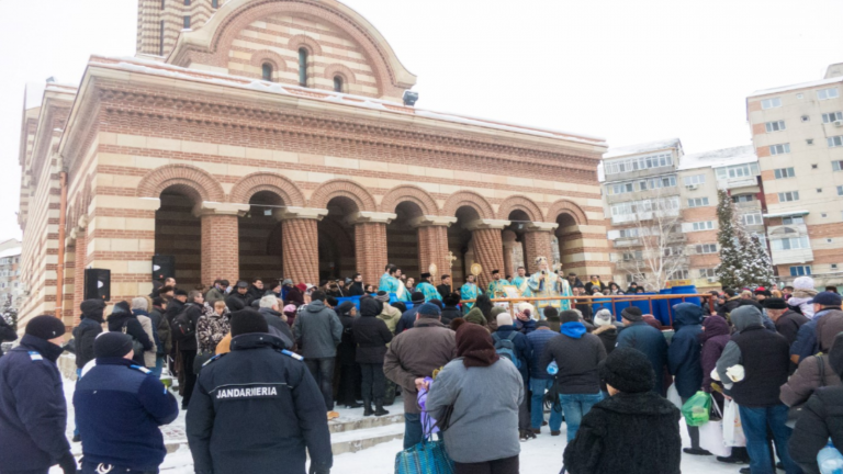 Jandarmii dâmbovițeni vor asigura măsurile de ordine de Bobotează și Iordan