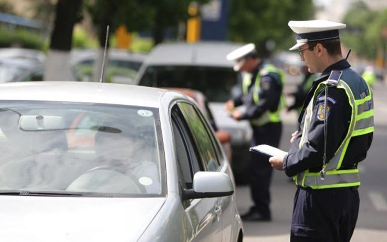 Polițiștii din Răcari și Tărtășești au fost spaima șoferilor! În câteva ore au dat amenzi în valoare de aproape 30 000  de lei
