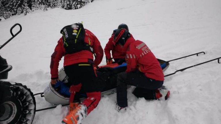 Mobilizare pe munte! Un bărbat rănit a fost salvat de salvamontiștii și jandarmii montani dâmbovițeni