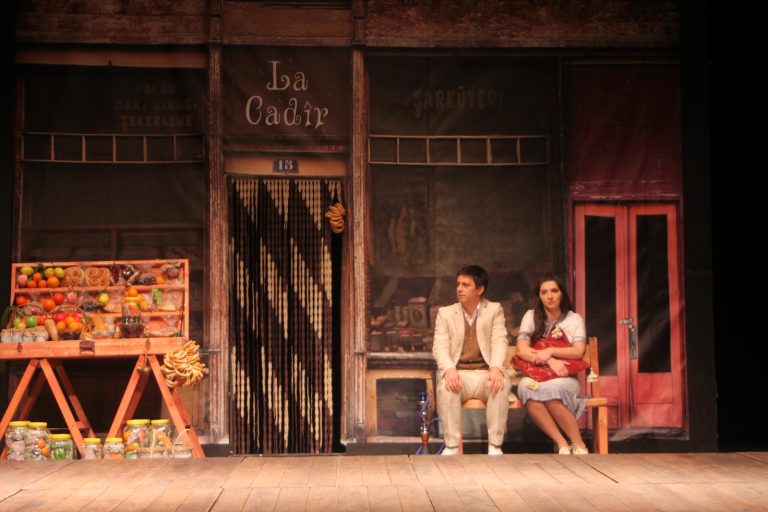 “Luna dragostei” la Teatrul Tony Bulandra din Târgoviște