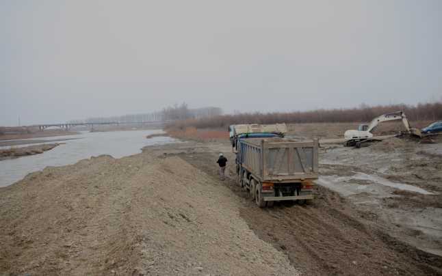 Dâmbovița: Dosar penal pentru furt de balast