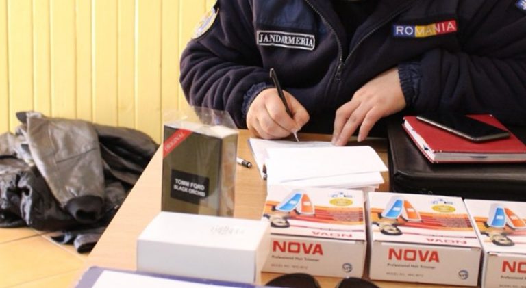 Parfumuri și articole de îmbrăcăminte contrafăcute confiscate de jandarmii dâmbovițeni