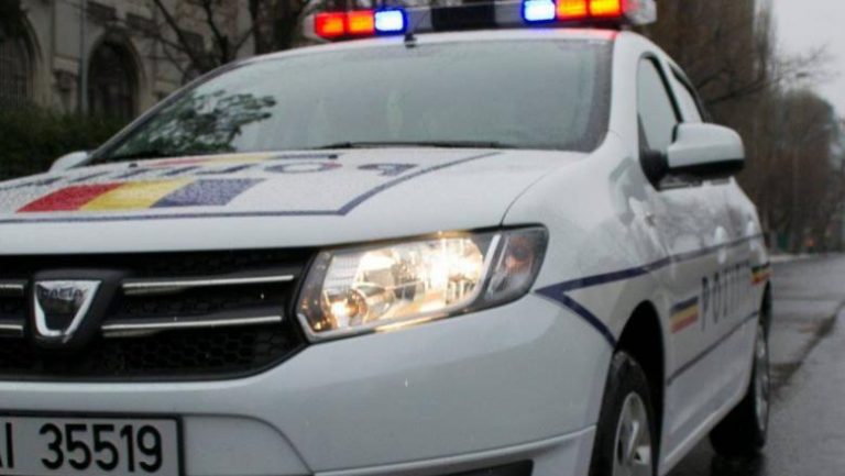 Șofer beat, drogat, fără permis și cu numere false, reținut de polițiști la Cornești