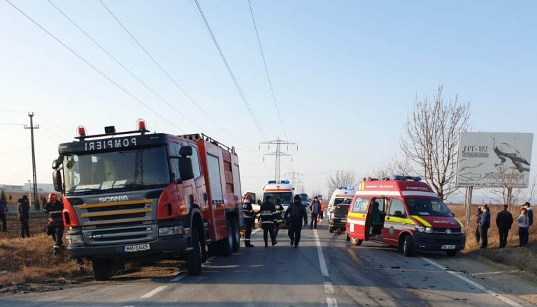 Doi oameni au ajuns la spital, în urma unui accident violent care a avut loc pe raza localității Ulmi. Au fost implicate trei mașini