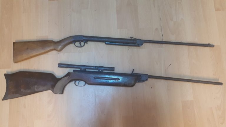 Un bărbat din Dragodana s-a ales cu dosar penal după ce a încercat să vândă două arme introduse ilegal în țară