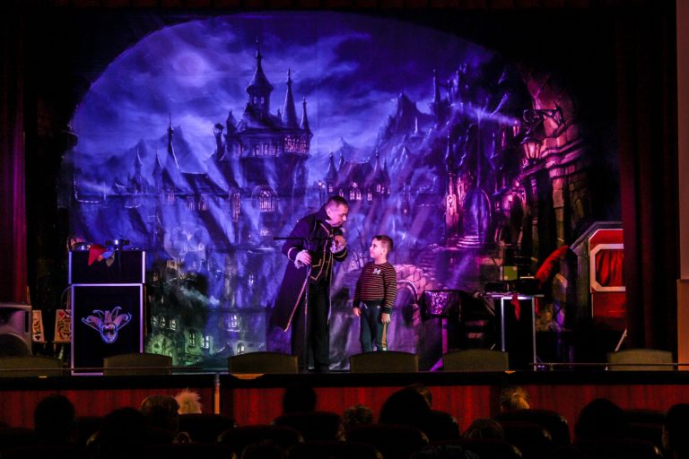 Spectacol de magie la Titu