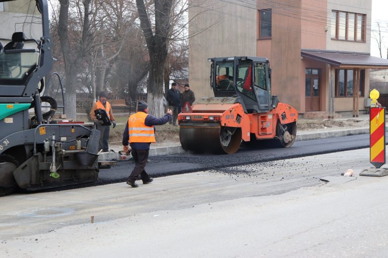 A început reabilitarea Străzii 22 Decembrie la Moreni. Proiectele prioritare în 2020