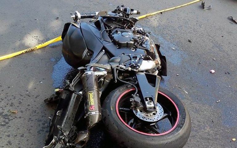 Femeie lovită de un motociclist pe DN 72