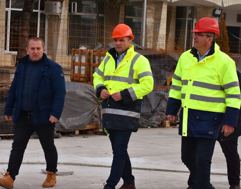 În curând, vor fi finalizate lucrările la Piața Tricolorului din Târgoviște