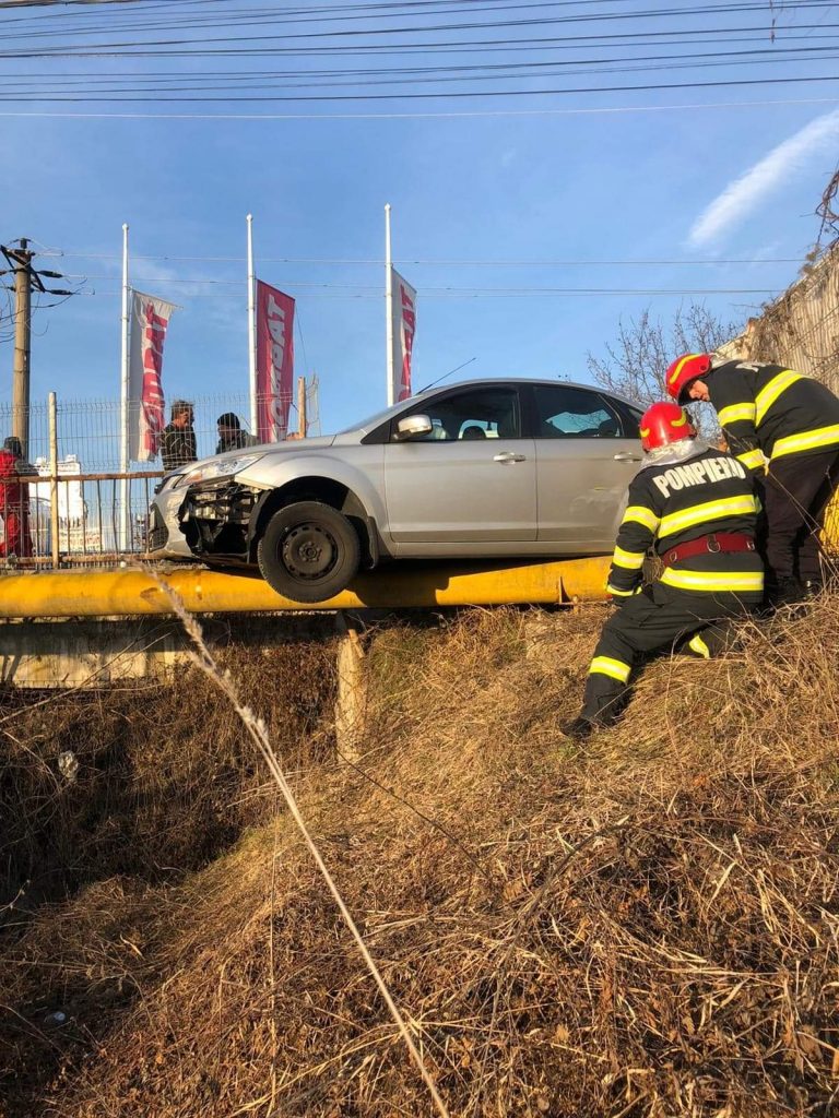 Târgoviște: Trei mașini implicate într-un accident violent. Un minor a fost rănit.