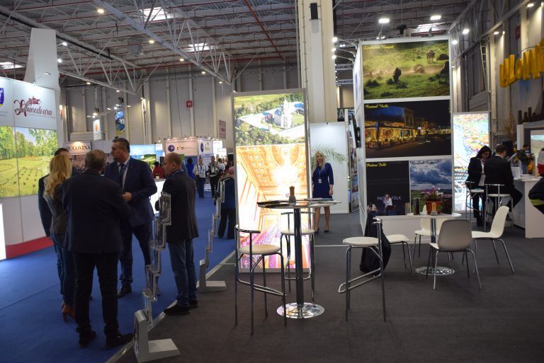 Consiliul Județean Dâmbovița și Primăria Târgoviște, stand comun la Târgul de turism al României