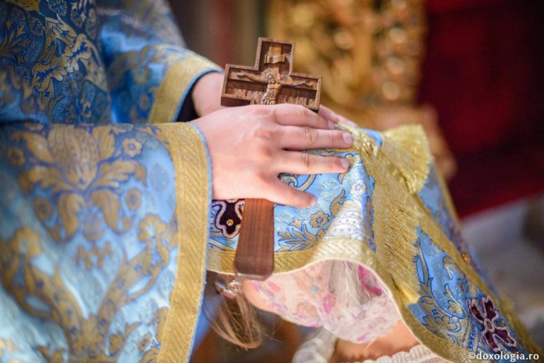 Coovid 19. Arhiepiscopia Târgoviștei a decis măsuri fără precedent pentru Liturghii, înmormântări, pomeniri sau parastase