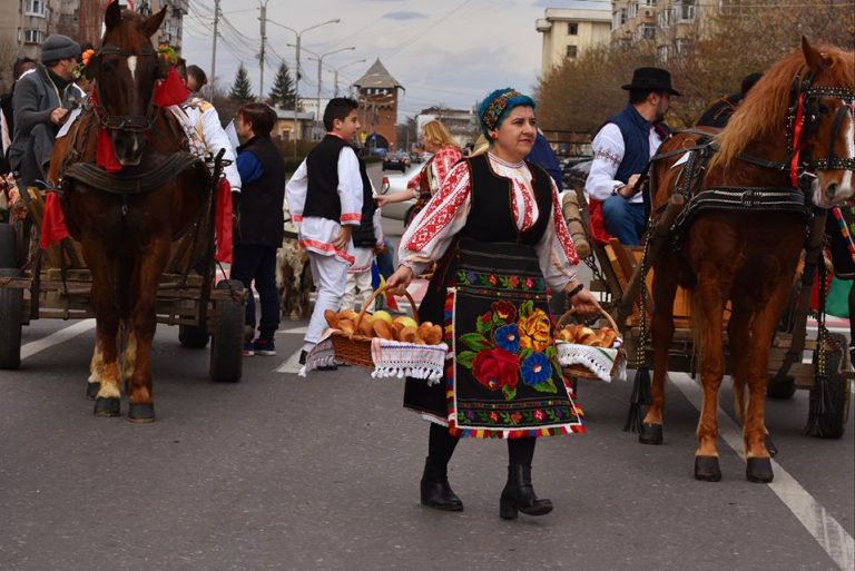 Bulgarii din Târgoviște au sărbătorit Paștele Cailor, un obicei unic în țară