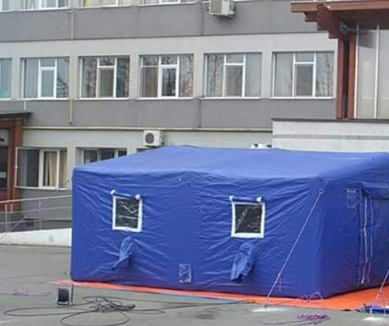 Corturi de triaj, montate în curtea Spitalului Județean din Târgoviște