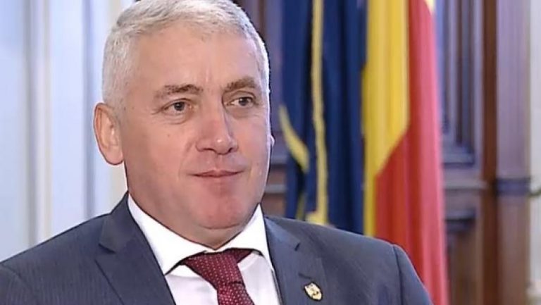 COVID-19. Senatorul Adrian Țuțuianu, mesaj extrem de dur: ”E condamnabilă atitudinea consilierilor județeni. Să-i ferească Dumnezeu de o tragedie din cauza nesăbuinței lor!”