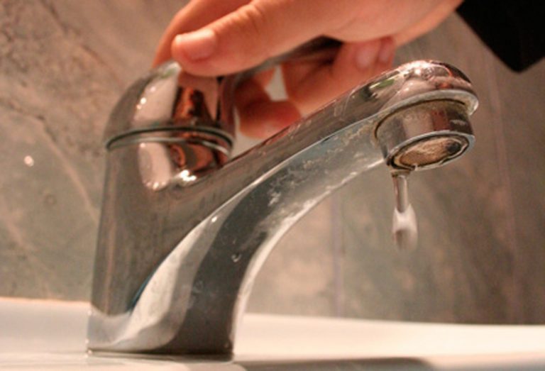 Astăzi se întrerupe furnizarea apei pe strada Cpt. Pantea Ion din municipiul Moreni. Vezi cât vor dura lucrările la rețeaua de distribuție