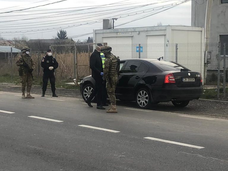 Coronavirus. Armata a ieșit pe străzi. Soldații s-au alăturat polițiștilor și jandarmilor pe drumurile din sudul județului Dâmbovița