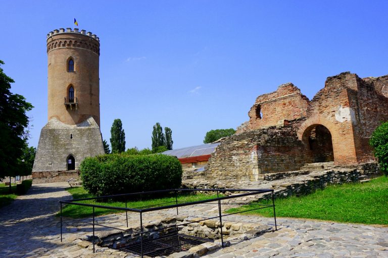 Complexul Muzeal Curtea Domnească suspendă vizitarea muzeelor de către grupurile organizate