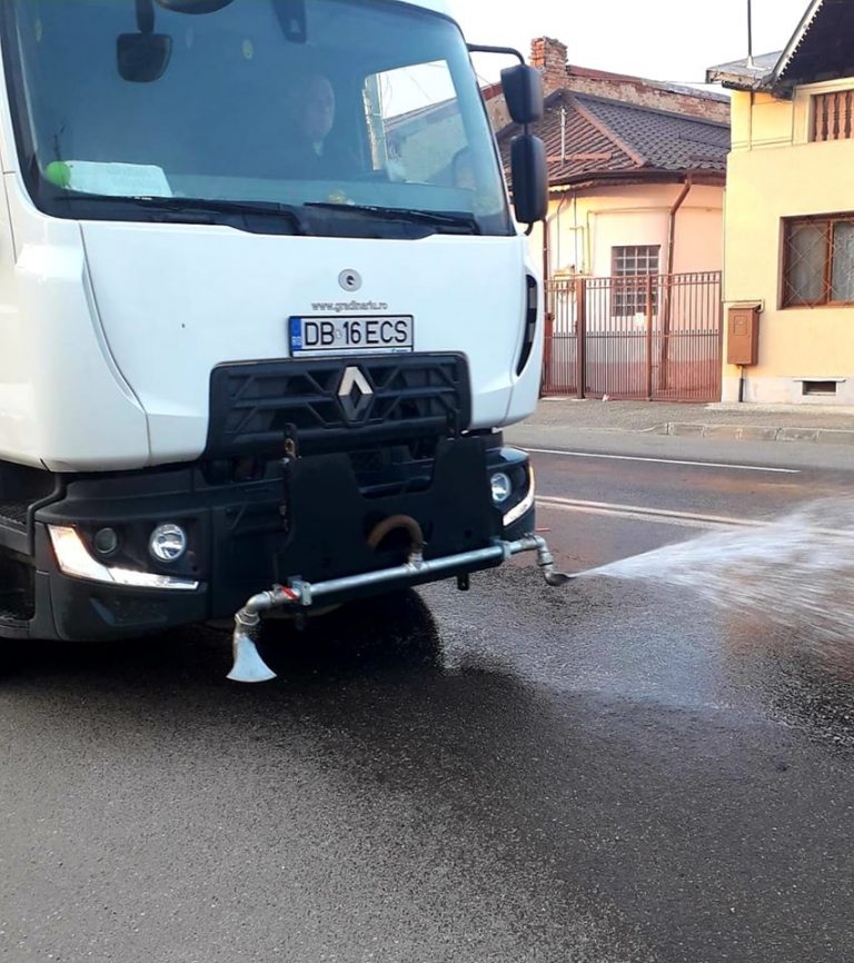 Covid – 19.Mesajul premierului pentru prefecți: ”Impuneţi autorităţilor locale să realizeze dezinfectarea spaţiilor! Virusul trăieşte o perioadă destul de lungă pe suprafeţe”