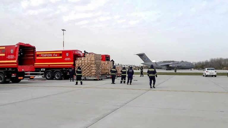 Coronavirus. 1 380 de combinezoane și 45 de litri de dezinfectant au ajuns astăzi în Dâmbovița