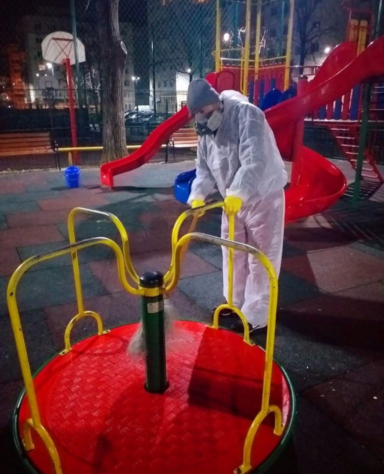 Covid19. Locurile de joacă din Târgoviște au fost dezinfectate. Totuși, recomandarea specialiștilor este clară: stați în case!