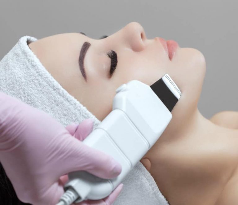 Peeling cu ultrasunete la Salonul Avenue Dee din Târgoviște