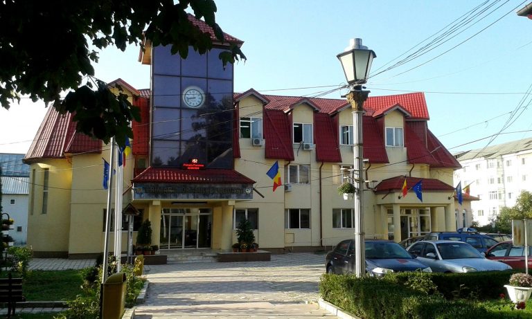 COVID-19. Primăria Pucioasa, în sprijinul persoanelor peste 65 de ani